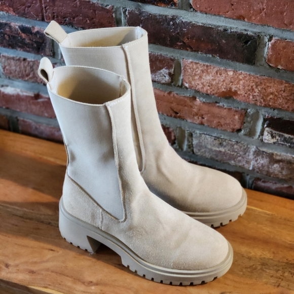 Steve Madden Hesitant Suede Chunky Mid Shaft Boots Size 8 in Sand - Picture 2 of 11